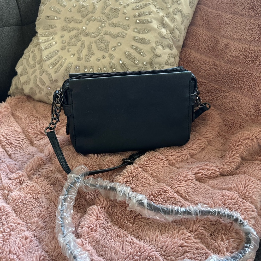 Simply Vera Vera Wang Elegant Black Crossbody Bag - Picture 4 of 4